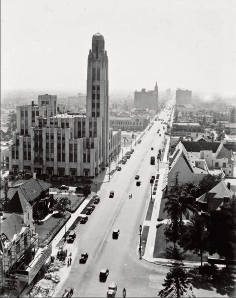 Looking west along Wilshire Blvd from Virgil Ave toward Bullocks Wilshire, 1934